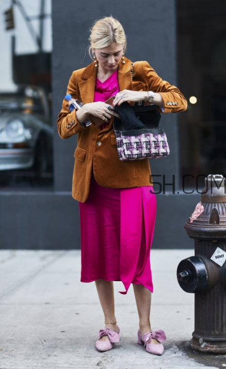 西裝配長(zhǎng)裙好看嗎？西裝搭配裙子圖片