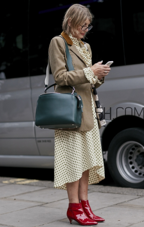 西裝配長(zhǎng)裙好看嗎？西裝搭配裙子圖片