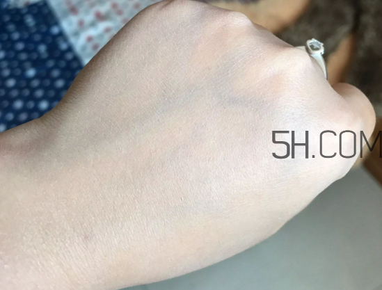 伊貝詩(shī)變色多效修顏霜多少錢_怎么樣