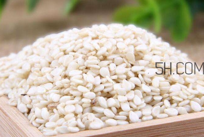 黑芝麻和白芝麻有什么區(qū)別？黑芝麻和白芝麻哪個好？