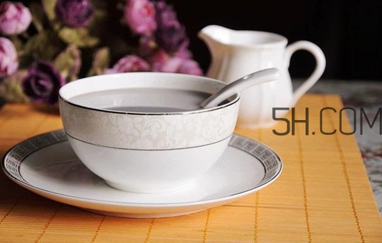 黑芝麻糊用開(kāi)水沖還是溫開(kāi)水？黑芝麻糊養(yǎng)胃嗎？