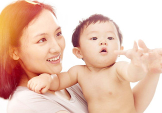 母乳和奶粉哪個(gè)好？媽媽開心最重要