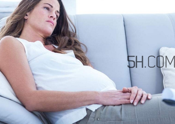 霉菌性陰炎的癥狀有哪些？霉菌性陰炎會導(dǎo)致流產(chǎn)嗎