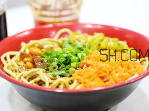 熱干面熱量高嗎 吃熱干面會(huì)胖嗎 熱干面熱量高嗎 吃熱干面會(huì)胖嗎