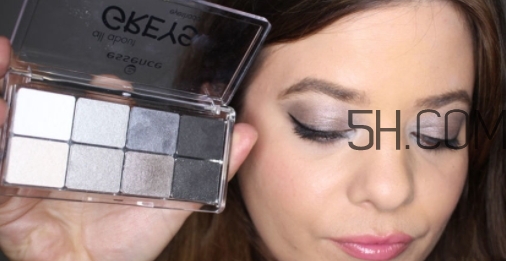 essence眼影盤哪款好看？essence八色眼影盤試色