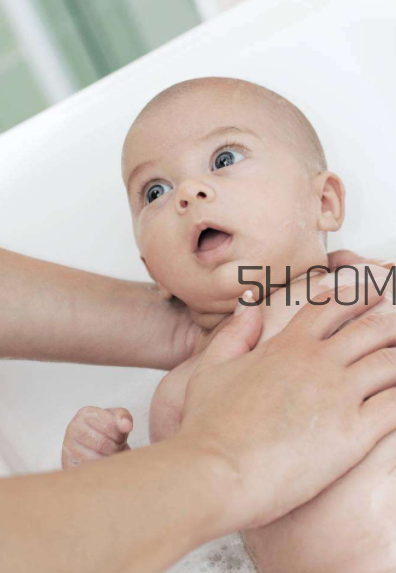 嬰兒癲癇病的早期癥狀有哪些？嬰幼兒貧血吃什么好呢？