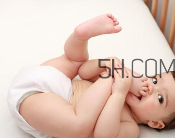 寶寶紅屁股擦什么好？寶寶拉屎綠色怎么回事？