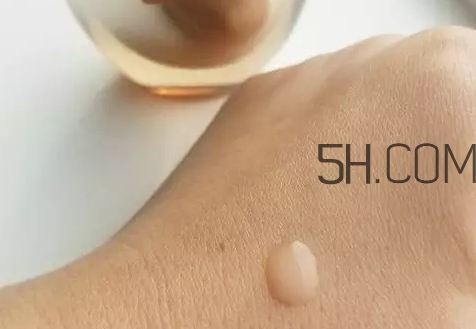 海藍之謎鎏金精華怎么用？海藍之謎鎏金精華使用心得