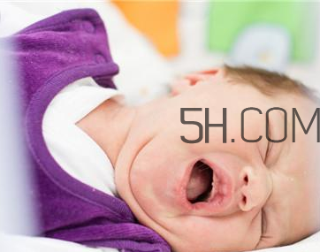 嬰兒打嗝怎么辦？嬰兒腸絞痛該怎么治療？