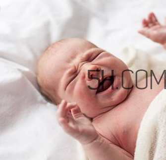 嬰兒打嗝怎么辦？嬰兒腸絞痛該怎么治療？