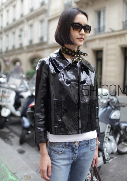 皮衣配牛仔褲好看嗎？皮衣和牛仔褲怎么搭配？