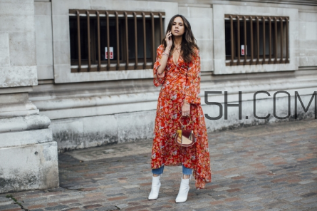 碎花連衣裙怎么搭配？碎花連衣裙搭配圖片
