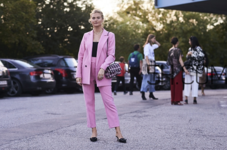 粉色西裝怎么搭配？粉色西裝搭配圖片