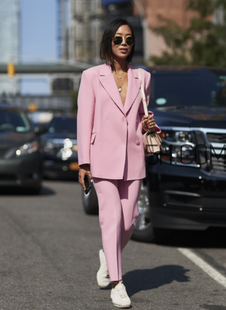 粉色西裝怎么搭配？粉色西裝搭配圖片