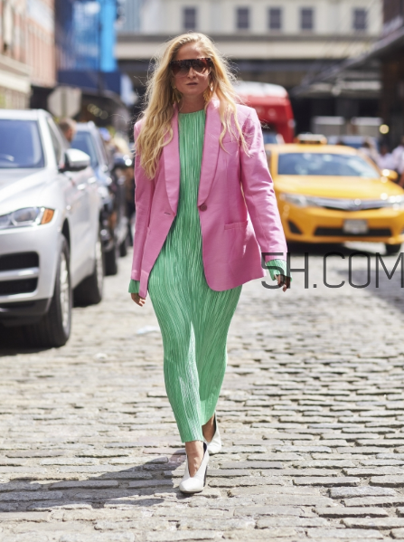 粉色西裝怎么搭配？粉色西裝搭配圖片