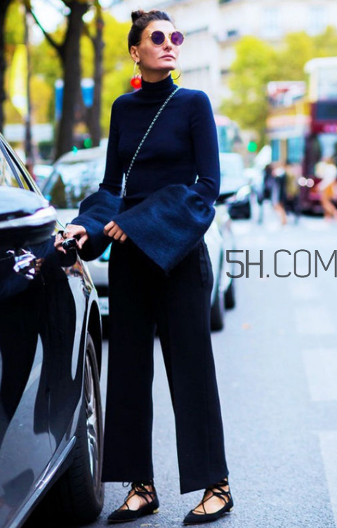 針織衫配闊腿褲好看嗎？針織衫和闊腿褲怎么搭配？