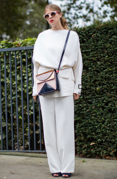 針織衫配闊腿褲好看嗎？針織衫和闊腿褲怎么搭配？