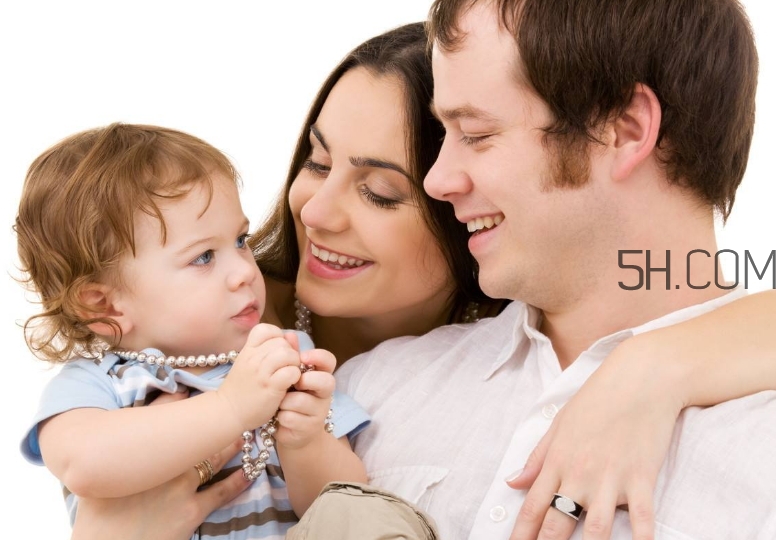 母乳和奶粉哪個(gè)好？媽媽開心最重要