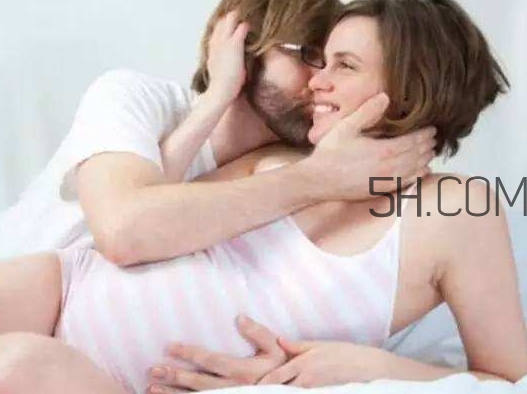 孕晚期同房有助于生產(chǎn)嗎？孕晚期同房對胎兒有影響嗎？