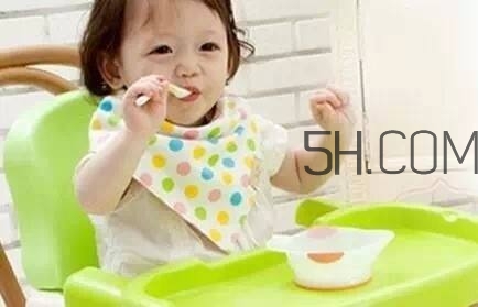 寶媽經(jīng)驗(yàn)分享：如何教寶寶自己吃飯？