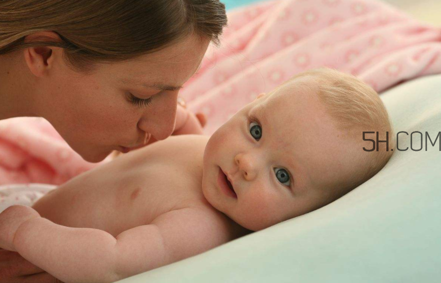 新生兒用什么枕頭好？新生兒枕頭的挑選