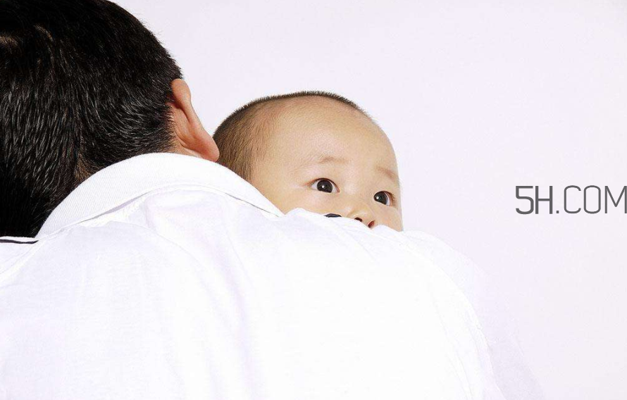 怎樣預(yù)防寶寶肚子著涼？寶寶吃胡蘿卜泥的好處