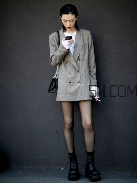 格子西裝里面怎么搭配？格子西裝內(nèi)搭穿什么？