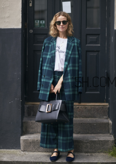 格子西裝里面怎么搭配？格子西裝內(nèi)搭穿什么？