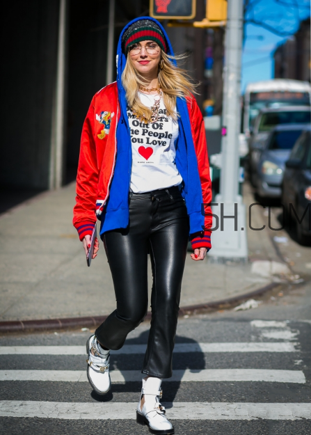 紅色外套里面配什么？紅色外套內(nèi)搭什么顏色？