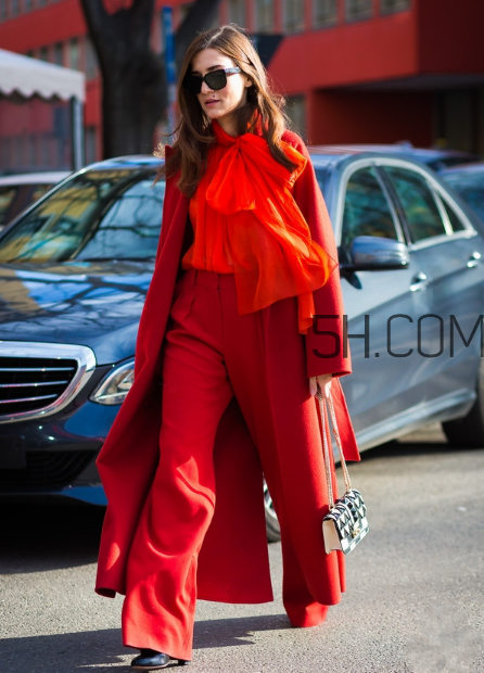 紅色外套里面配什么？紅色外套內(nèi)搭什么顏色？