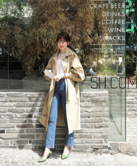 卡其色風(fēng)衣配什么鞋子？卡其色風(fēng)衣搭配鞋子圖片