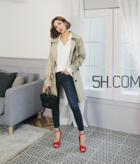 卡其色風(fēng)衣配什么鞋子？卡其色風(fēng)衣搭配鞋子圖片