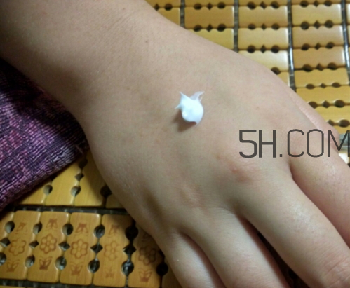 丸美眼部舒悅精華霜多少錢？丸美眼部舒悅精華霜怎么樣？