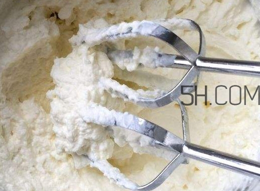 如何用牛奶自制淡奶油？淡奶油開封后能保存多久