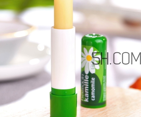 herbacin賀本清小甘菊唇膏怎么樣？小甘菊唇膏使用心得