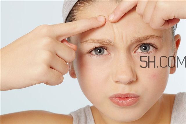 經(jīng)前暗瘡吃什么好 經(jīng)前暗瘡怎么調(diào)理 經(jīng)前暗瘡吃什么好 經(jīng)前暗瘡怎么調(diào)理