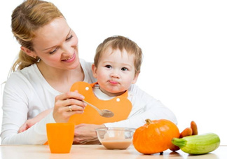 教會(huì)寶寶自己吃飯，你做到這些了嗎？