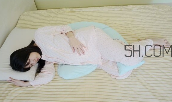 哺乳枕有必要買嗎？哺乳枕有用嗎？