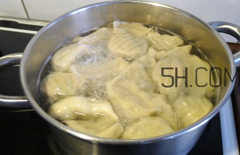 為什么餃子煮熟了會(huì)浮起來(lái)？餃子煮多久才熟？
