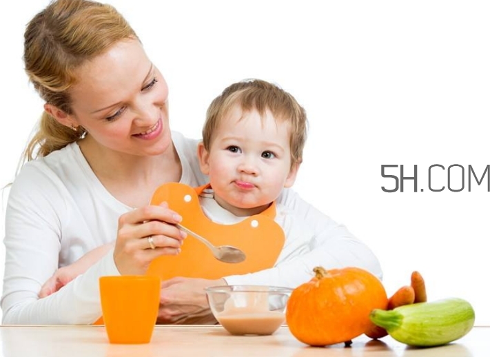 教會寶寶自己吃飯，你做到這些了嗎？