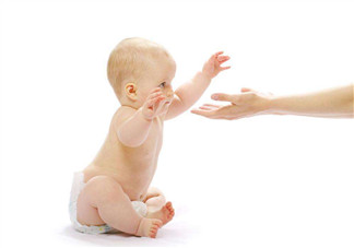 沒(méi)滿月的寶寶可以剪指甲嗎？寶寶手指頭脫皮怎么辦？