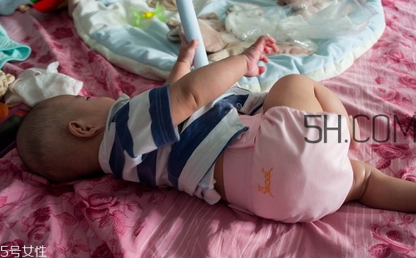 紙尿布和布尿布有什么區(qū)別?紙尿布和布尿布哪個(gè)好? 紙尿布和布尿布有什么區(qū)別?紙尿布和布尿布哪個(gè)好?