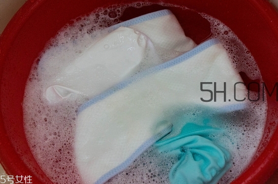 紙尿布和布尿布有什么區(qū)別?紙尿布和布尿布哪個(gè)好? 紙尿布和布尿布有什么區(qū)別?紙尿布和布尿布哪個(gè)好?