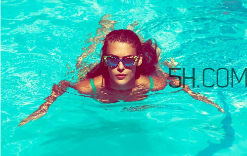 游泳要帶耳塞嗎？游泳可以治頸椎病嗎？