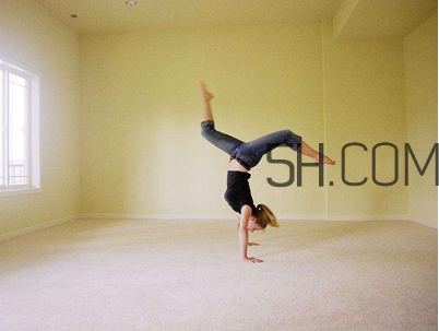 深蹲會讓小腿變粗嗎？倒立能減肚子上的肉嗎？