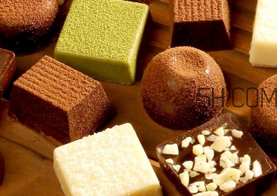 黑巧克力好吃還是松露巧克力好吃？黑巧克力和松露巧克力區(qū)別