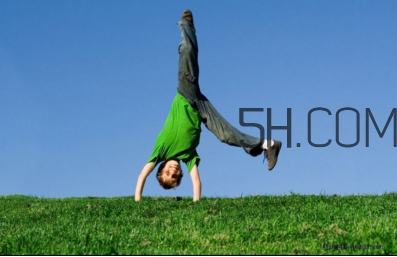 倒立怎么練？倒立可以治療哪些疾??？