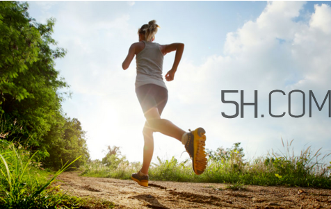 早上有霧跑步有什么影響？跑步肌肉拉傷怎么辦？