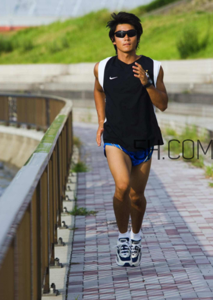 跑步時間多長合適？跑步用什么鞋？