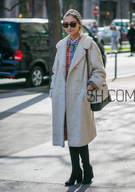 白色包包配什么衣服？白色包包怎么搭配？